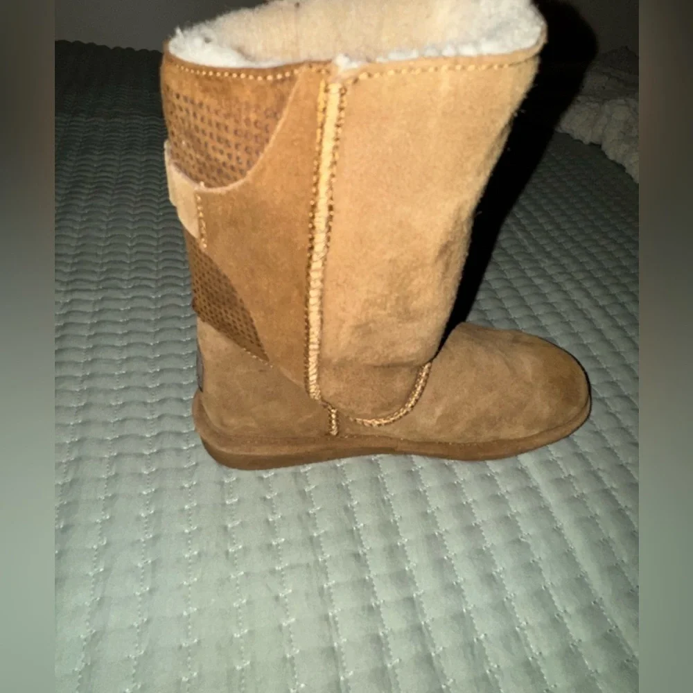 Bear Paw buckle back boots. Only worn twice. Size women’s 9